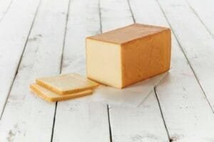 Cheddar 1 an fumé – blanc (2.500 kg)